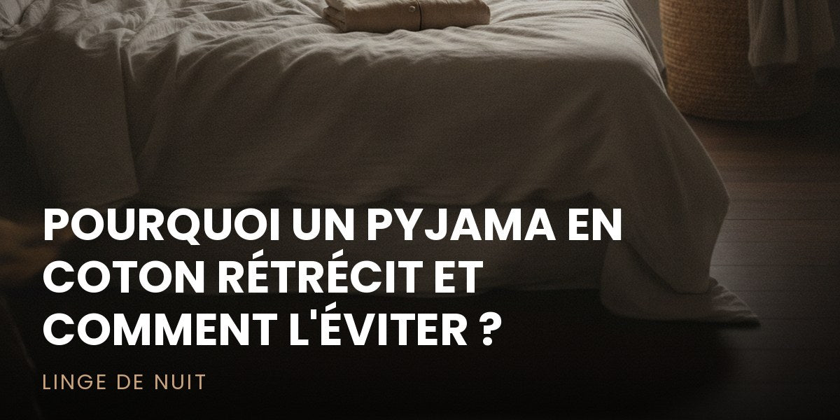 Pourquoi un pyjama en coton rétrécit — pyjama en coton plié sur un lit Image
