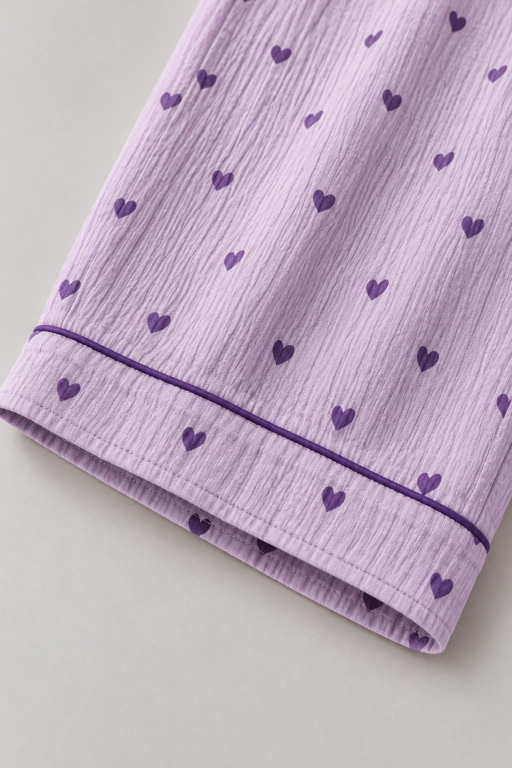 Ensemble Pyjama Femme Violet – détail finition, ourlet